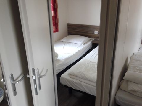 MOBILHOME 6 personnes - 006 (3 chambres, 1 salle d'eau) - Clim, TV - Terrasse couverte