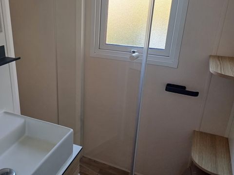 MOBILHOME 6 personnes - 009 (3 chambres, 2 salle d'eau) - Clim, TV, Lave-vaisselle - Terrasse couverte