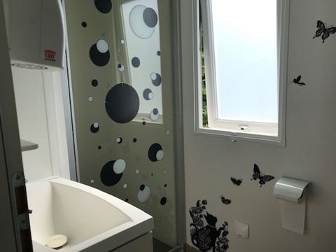 MOBILHOME 6 personnes - 3 chambres - 2 salle d'eau - (Clim, TV, Lave-linge) - Terrasse couverte