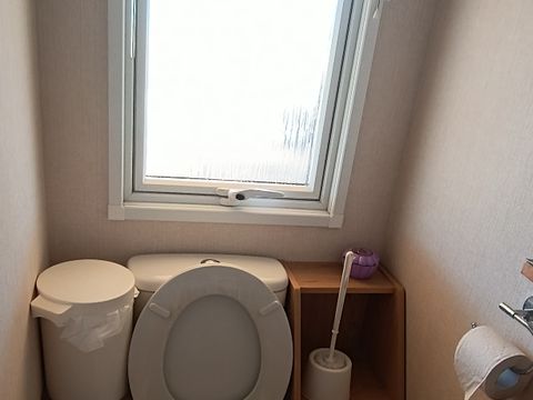 MOBILHOME 5 personnes - 2 chambres - 1 salle d'eau - (Clim, TV, Lave-vaisselle, Lave-linge) - Terrasse fermée couverte - 011