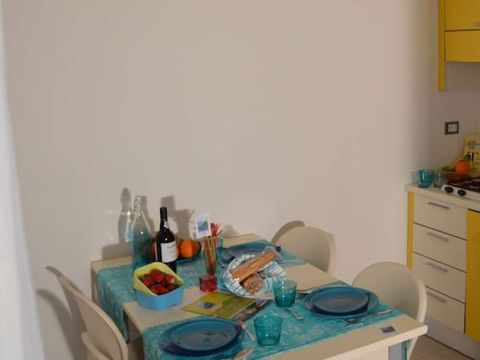 APPARTEMENT 6 personnes - MIMOSA (avec un petit jardin)