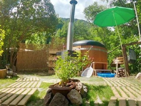 HÉBERGEMENT INSOLITE 4 personnes - Dôme et bain finlandais  4 personnes - BuccoliK