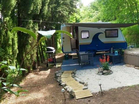 CARAVANE 3 personnes - 2/3 personnes et jacuzzi - OcéaniK