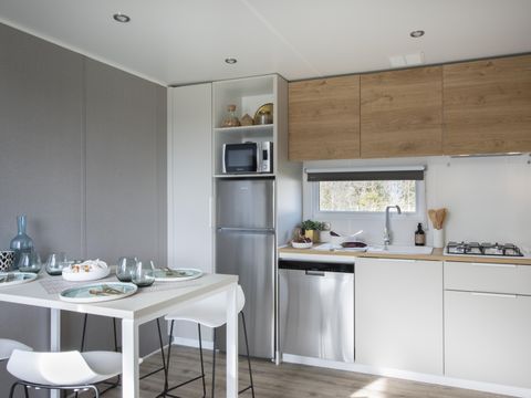 MOBILHOME 4 personnes - Cottage 33m² Confort - 2 chambres + Terrasse semi-couverte + TV + 2SDB + Vue Lac 4 pers