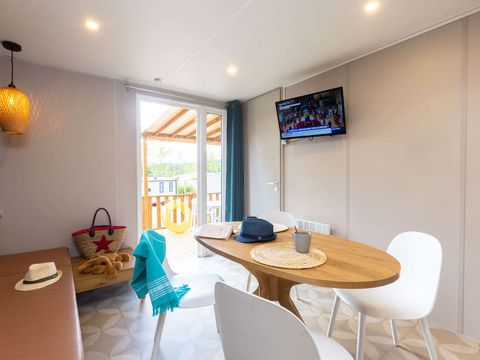 MOBILHOME 4 personnes - Cottage 33m² Confort - 2 chambres + Terrasse semi-couverte + TV + 2SDB + Vue Lac 4 pers