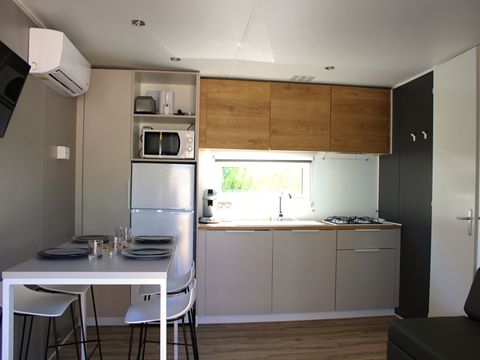 MOBILHOME 4 personnes - Cottage 33m² Confort - 2 chambres + Terrasse semi-couverte + TV + 2SDB + Vue Lac 4 pers