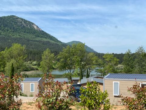MOBILHOME 4 personnes - Cottage 33m² Confort - 2 chambres + Terrasse semi-couverte + TV + 2SDB + Vue Lac 4 pers