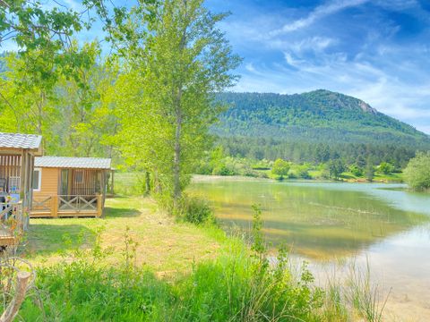 CHALET 4 personnes - Chalet Bord de Lac 28m² Confort - 2 chambres + Terrasse intégrée + TV 4 pers