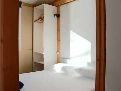 CHALET 4 personnes - Chalet Bord de Lac 28m² Confort - 2 chambres + Terrasse intégrée + TV 4 pers