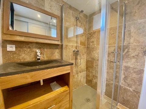 VILLA 6 personnes - Villa 116m² Premium - 3 chambres + Terrasse Vue Lac + TV + 2SDB + SPA + LV 6 pers