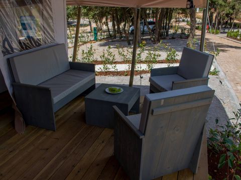 Tente en toile et en bois 5 personnes - Luxury safari tent sanitaire