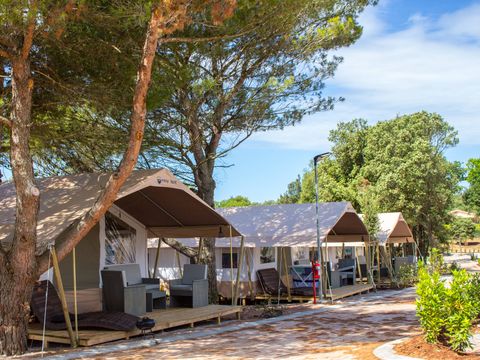 Tente en toile et en bois 5 personnes - Luxury safari tent sanitaire