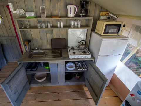 Tente en toile et en bois 5 personnes - Luxury safari tent sanitaire