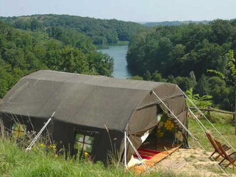 Tente en toile et en bois 5 personnes - tente militaire revisitée