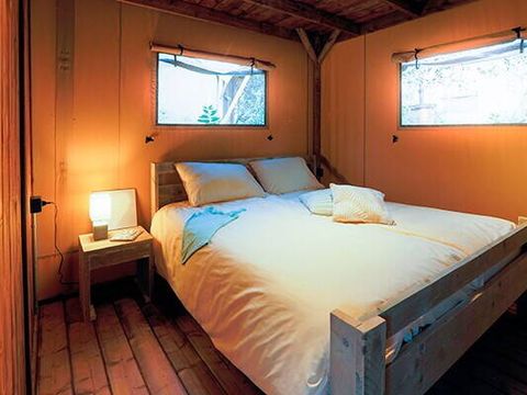 Tente en toile et en bois 6 personnes - Tente Safari Lodge | 3 Ch. | 6 Pers. | Terrasse surélevée | Clim.