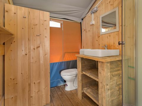 Tente en toile et en bois 4 personnes - Naturiste Ulika - Tente Safari + sanitaires + air conditionné (6P)
