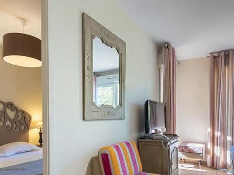 Appartement 5 personnes - Premium Cottage Chambre 4 Adultes + 1 Enfant Coin nuit Terrasse Climatisation