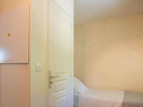 Appartement 5 personnes - Premium Cottage Chambre 4 Adultes + 1 Enfant Coin nuit Terrasse Climatisation