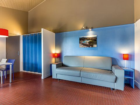 APPARTEMENT 4 personnes - CLASSIQUE DUPLEX (zone animée) - 2P4QDA