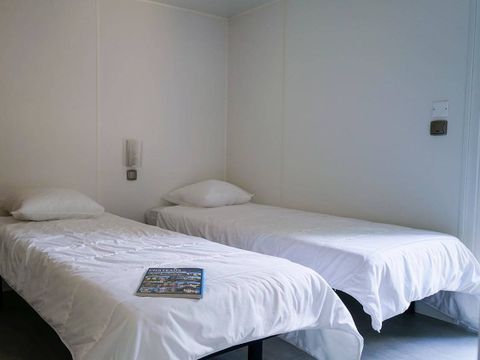 MOBILHOME 4 personnes - Comfort | 2 Ch. | 4 Pers. | Terrasse surélevée non couverte | Clim. | TV