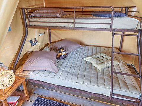 TENTE TOILE ET BOIS 5 personnes - ECOLODGE - petit déjeuner, draps et linge inclus - pas decuisine - sanitaire commun