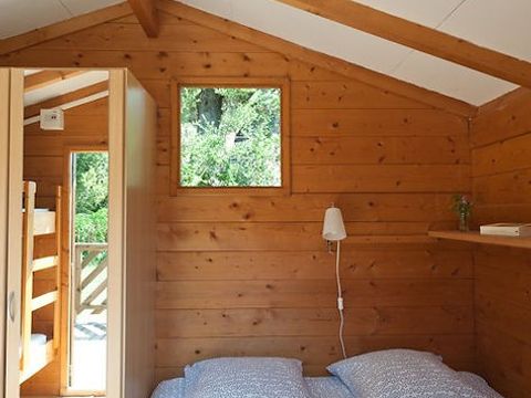 CHALET 4 personnes - GRAND - petit déjeuner, draps et linge inclus - sans cuisine - sanitaires commun