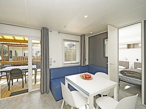 MOBILHOME 6 personnes - Premium | 3 Ch. | 6 Pers. | Terrasse surélevée | 2 SDB | Clim. | TV