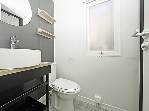 Mobilhome 6 personnes - Premium | 3 Ch. | 6 Pers. | Terrasse surélevée | 2 SDB | Clim. | TV