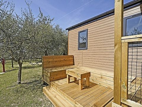 Mobilhome 6 personnes - Premium | 3 Ch. | 6 Pers. | Terrasse surélevée | 2 SDB | Clim. | TV