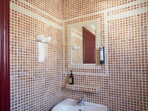 BUNGALOW 4 personnes - Supérieur - CLIM - WIFI - DRAPS - SERVIETTES