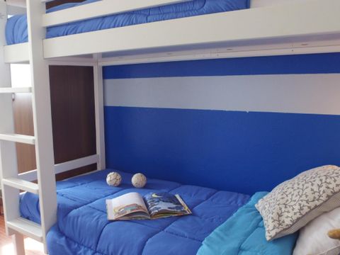 GÎTE 5 personnes - CALADE avec un balcon