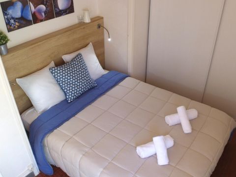 GÎTE 5 personnes - CALADE avec un balcon