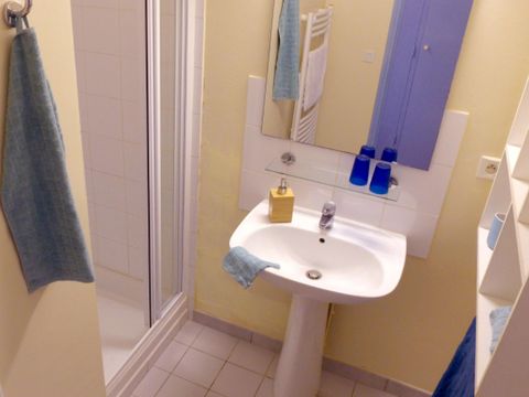 GÎTE 5 personnes - CALADE avec un balcon