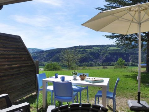GÎTE 5 personnes - CALADE avec un balcon