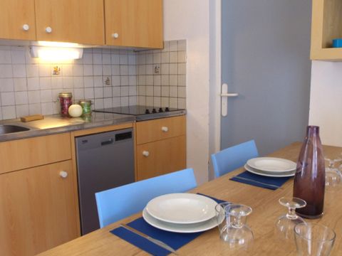 GÎTE 5 personnes - CALADE avec un balcon