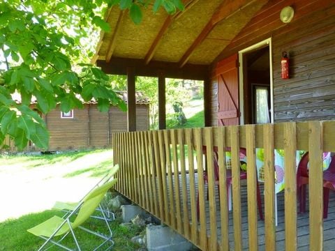 CHALET 4 personnes - Chalet Standard 25m² (2 chambres) 2 adultes et 2 enfants - Terrasse couverte 10m² 2/4 pers