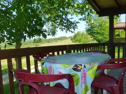 CHALET 4 personnes - Chalet Standard 25m² (2 chambres) 2 adultes et 2 enfants - Terrasse couverte 10m² 2/4 pers