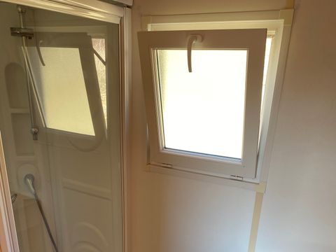 MOBILHOME 5 personnes - Mobil-home Chêne Confort 23m² (2 chambres) - Terrasse couverte 10m² - Dimanche/Dimanche 5 pers