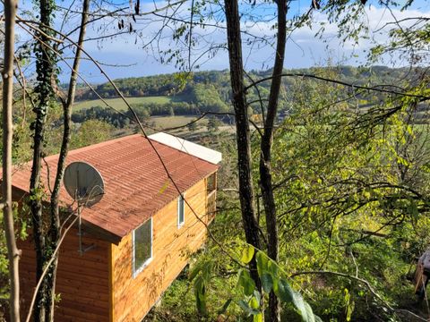CHALET 4 personnes - Chalet Premium 30m² (2 chambres) + terrasse couverte 12m² + clim + TV + LV 4 pers