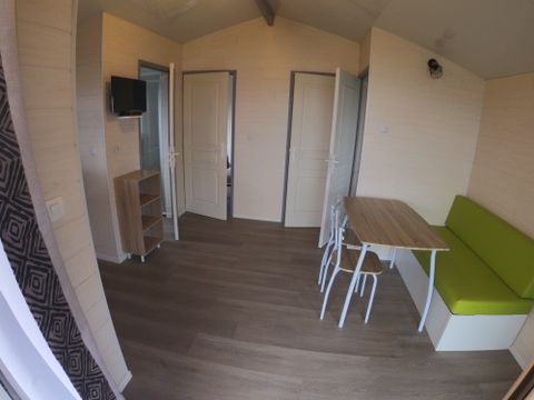 CHALET 4 personnes - Chalet Premium 30m² (2 chambres) + terrasse couverte 12m² + clim + TV + LV 4 pers