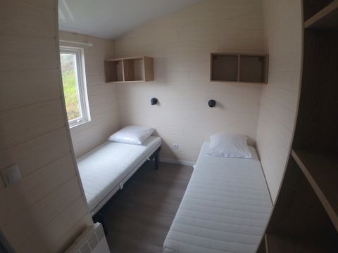 CHALET 4 personnes - Chalet Premium 30m² (2 chambres) + terrasse couverte 12m² + clim + TV + LV 4 pers