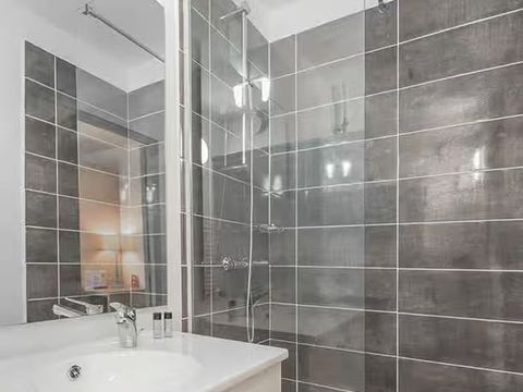 CHAMBRE 3 personnes - Classique 2 Chambres 2 Adultes + 1 Enfant Balcon Climatisation (*)