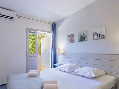 CHAMBRE 2 personnes - Classique Chambre 2 pers Balcon Climatisation (*)