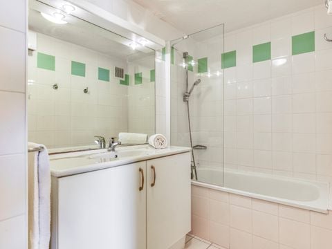 APPARTEMENT 4 personnes - Essentiel Appt Ch. 4 pers Vue impren Front mer Terrasse Etage