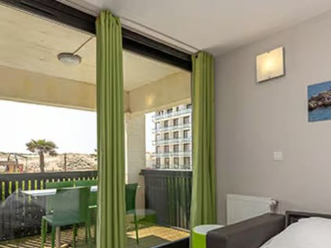 Chambre 3 personnes - Classique Chambre 3 personnes Coin nuit Terrasse (H)