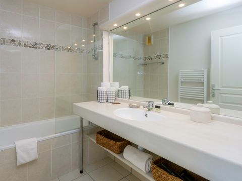 APPARTEMENT 7 personnes - G/295_3 PIECES CABINE 6/7 PERSONNES COTE PISCINE