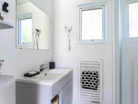 MOBILHOME 4 personnes - Cabane Premium 3 Pièces 4 Personnes Climatisée + TV