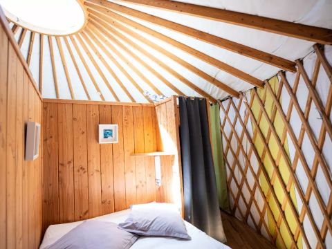 Insolite 4 personnes - Yourte Moyenne 3 Pièces 4/6 personnes Climatisée + Jacuzzi