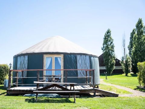 Hébergement 4 personnes - Yourte Petite 3 Pièces 4 Personnes (2 adultes + 2 enfants -12 ans) Climatisée + Jacuzzi