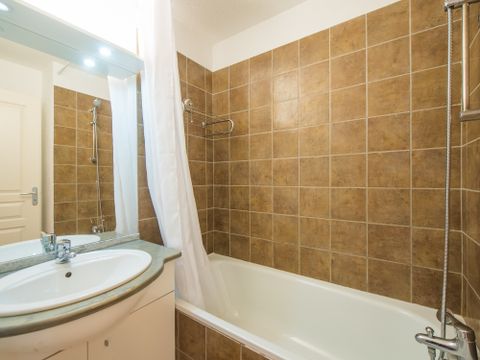 APPARTEMENT 10 personnes - 4 pièces 10 personnes APPARTEMENT 10 personnes - 4 pièces 10 personnes